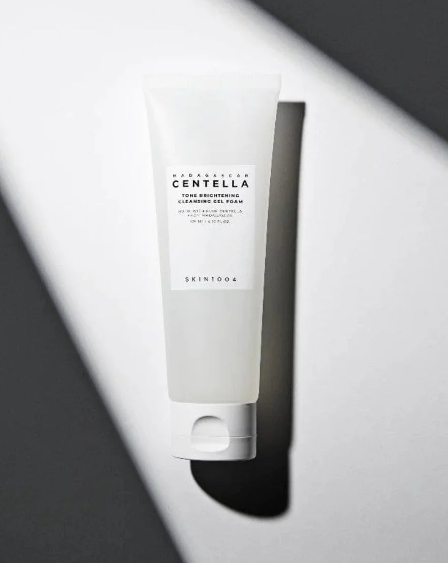 Skin1004- TONE BRIGHTENING Limpiador facial en gel con Niacinamida y Centella Asiatica